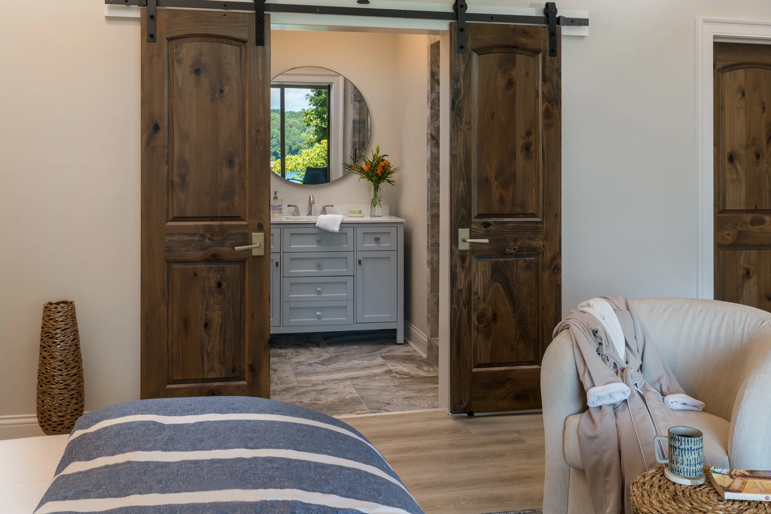 Riverside Bed and Breakfast bathroom, rooms and patio in Soddy Daisy, Tennessee.